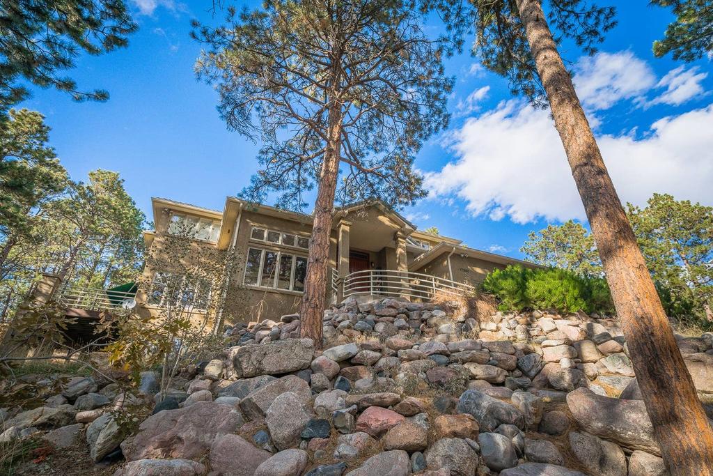 Luxury Home With Hot Tub Near Garden Of The Gods & Pikes Peak! - thumb 0