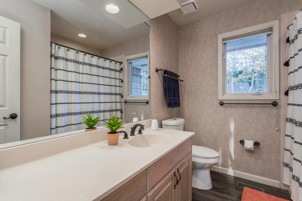 Luxury Home With Hot Tub Near Garden Of The Gods & Pikes Peak! - thumb 3