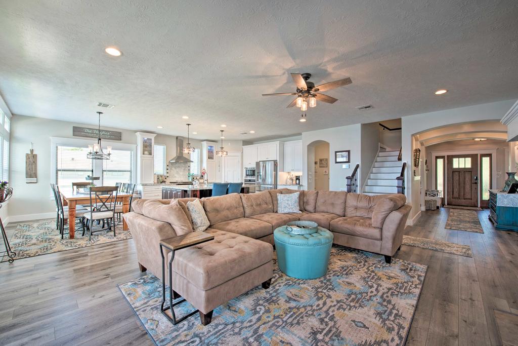 Luxury Lakefront Coldspring Home With Boathouse - thumb 3