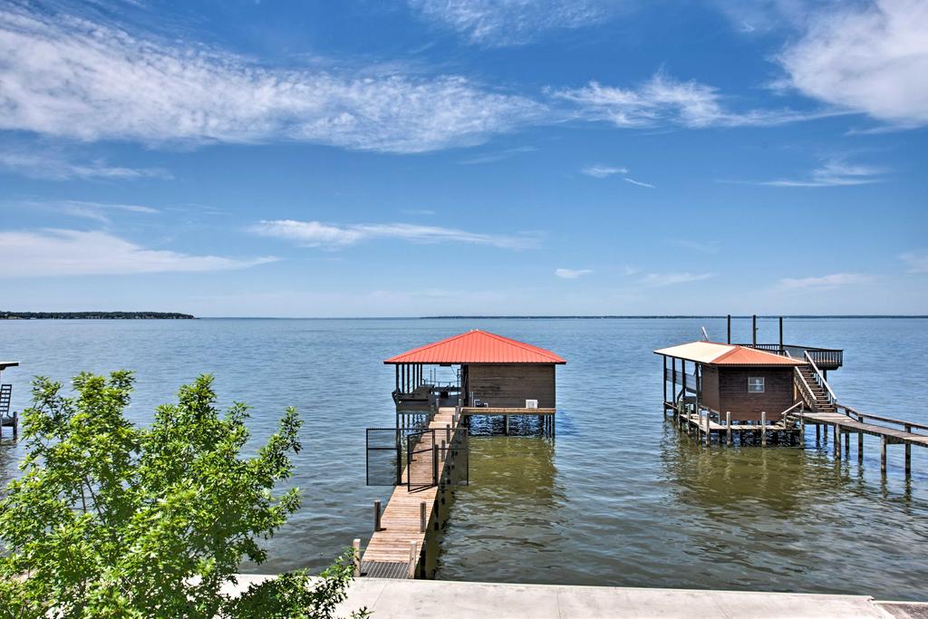 Luxury Lakefront Coldspring Home With Boathouse - thumb 1