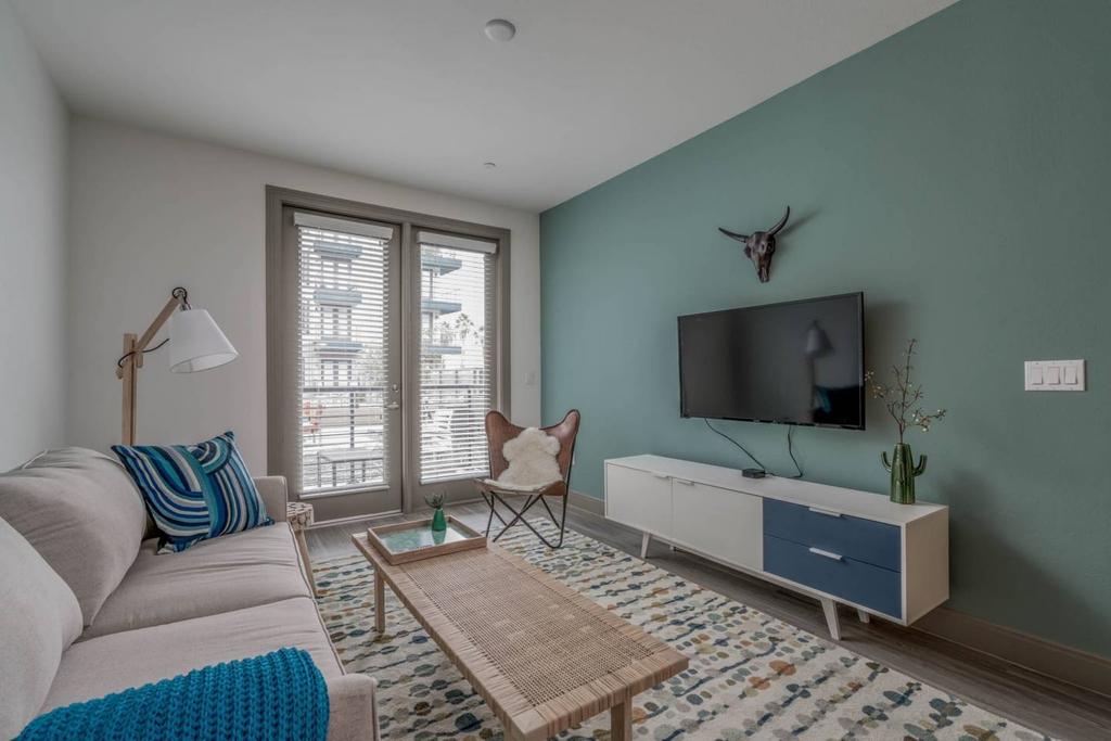 Luxury One-Bedroom With Pool On Tempe Town Lake - thumb 0