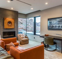 Luxury Service 3 King Suites  Pool  Sleeps 8  Daily HK home - USA Accommodation