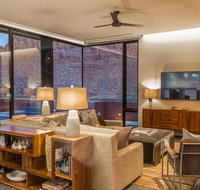 Luxury Service 3 Kings and Bunks - Sleeps 12 - Daily Housekeeping home - USA Accommodation