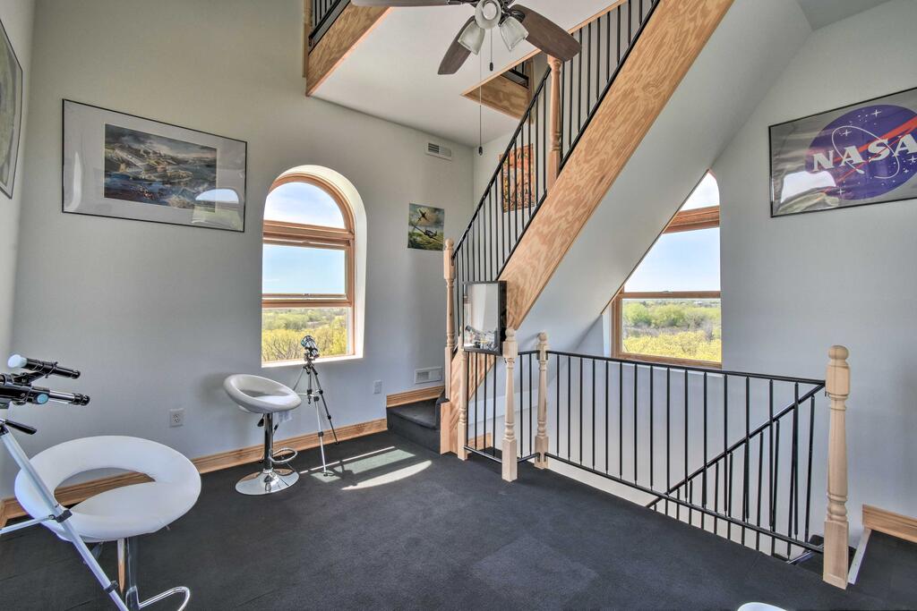 Luxury Villa With Tower, Bar, Game Room, Theater - thumb 2