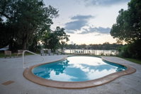 Luxury Waterfront with Pool Tourism Bookings