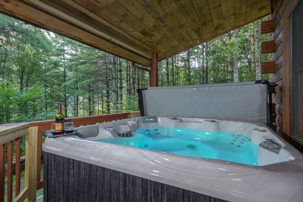 Magical Riverwalk Cabin! Hot Tub, Fire-pit, River! - thumb 0