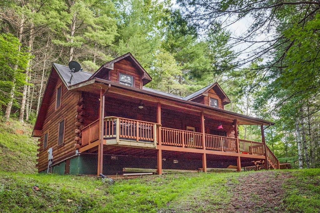 Magical Riverwalk Cabin! Hot Tub, Fire-pit, River! - thumb 1