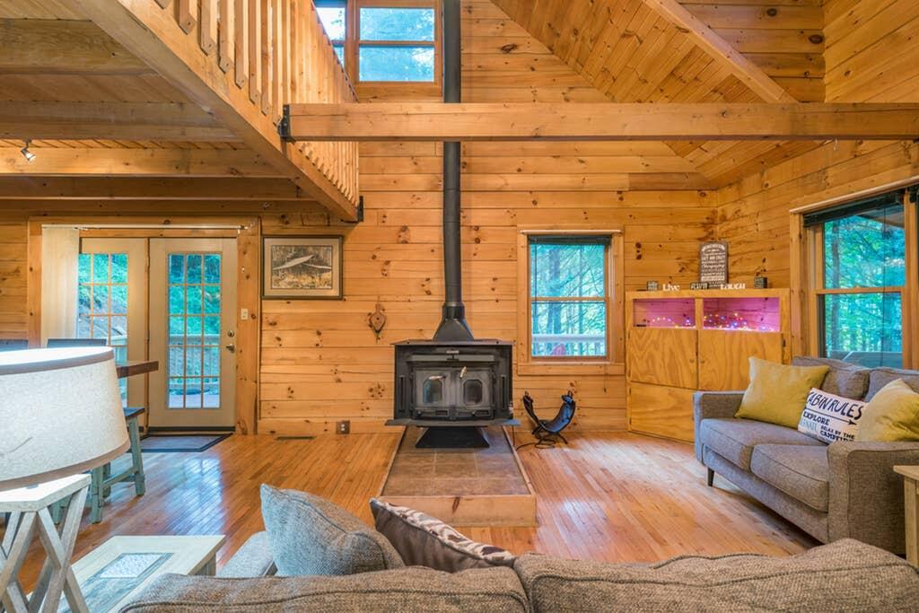 Magical Riverwalk Cabin! Hot Tub, Fire-pit, River! - thumb 3