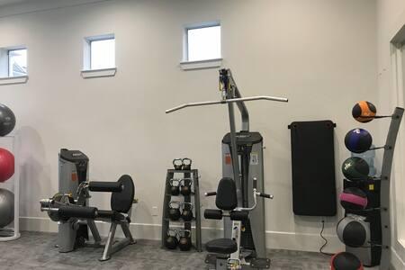 Magnificent Furnished Apartment Near Exxon Campus - thumb 3