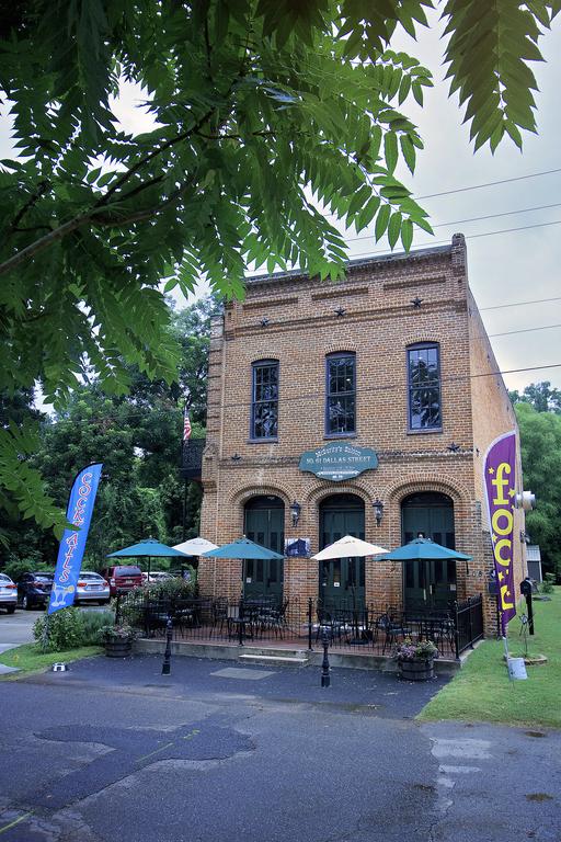 McGaritys Upstairs Inn - thumb 3