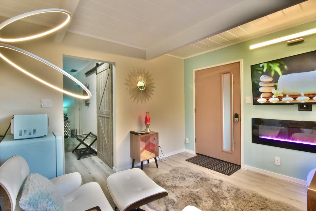 Mid Century Modern Eichler. Private Garden & Views - thumb 2