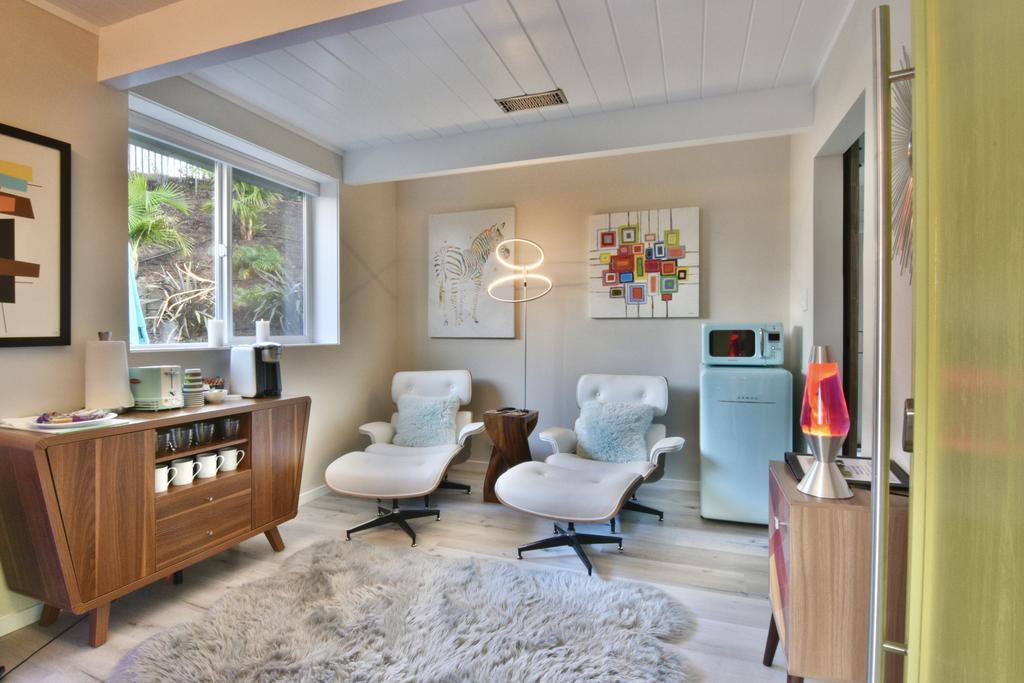 Mid Century Modern Eichler. Private Garden & Views - thumb 0