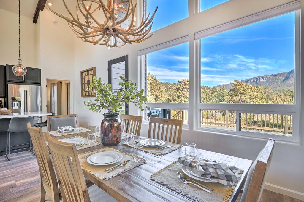 Mid-Century Modern House With Deck And Mountain Views! - thumb 1