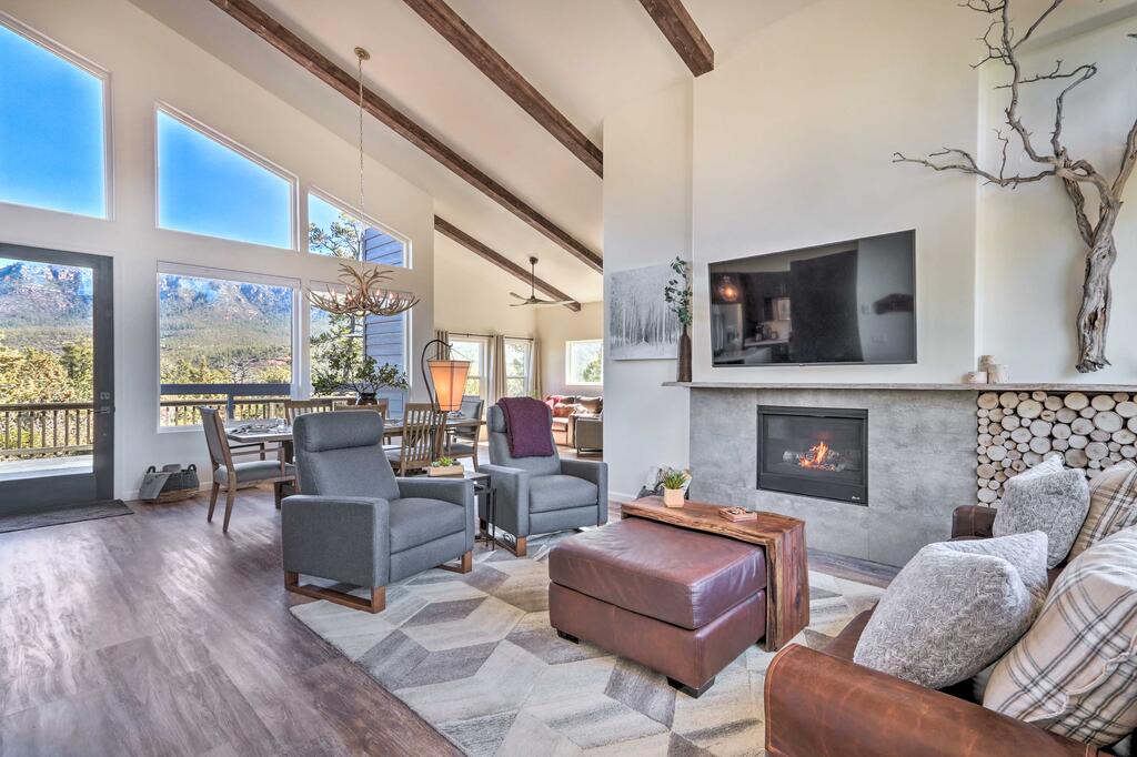 Mid-Century Modern House With Deck And Mountain Views! - thumb 0