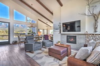 Mid-Century Modern House with Deck and Mountain Views Hotels Santiago