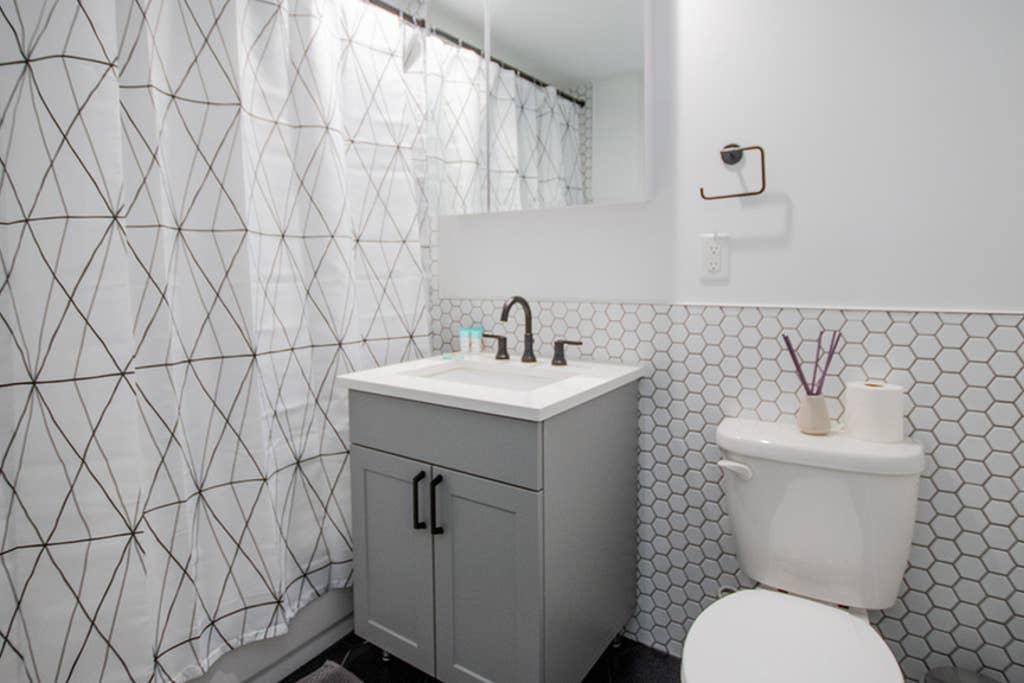 Modern 1BR W/Gym - 5min Walk To Hoboken Terminal - thumb 2