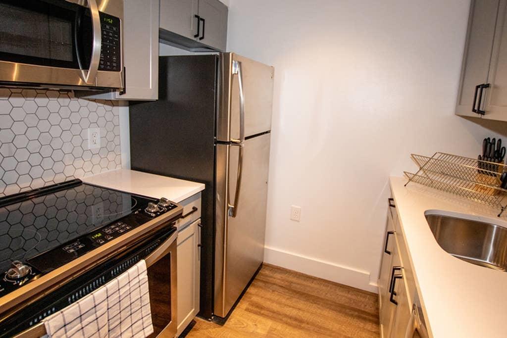 Modern 1BR W/Gym - 5min Walk To Hoboken Terminal - thumb 1
