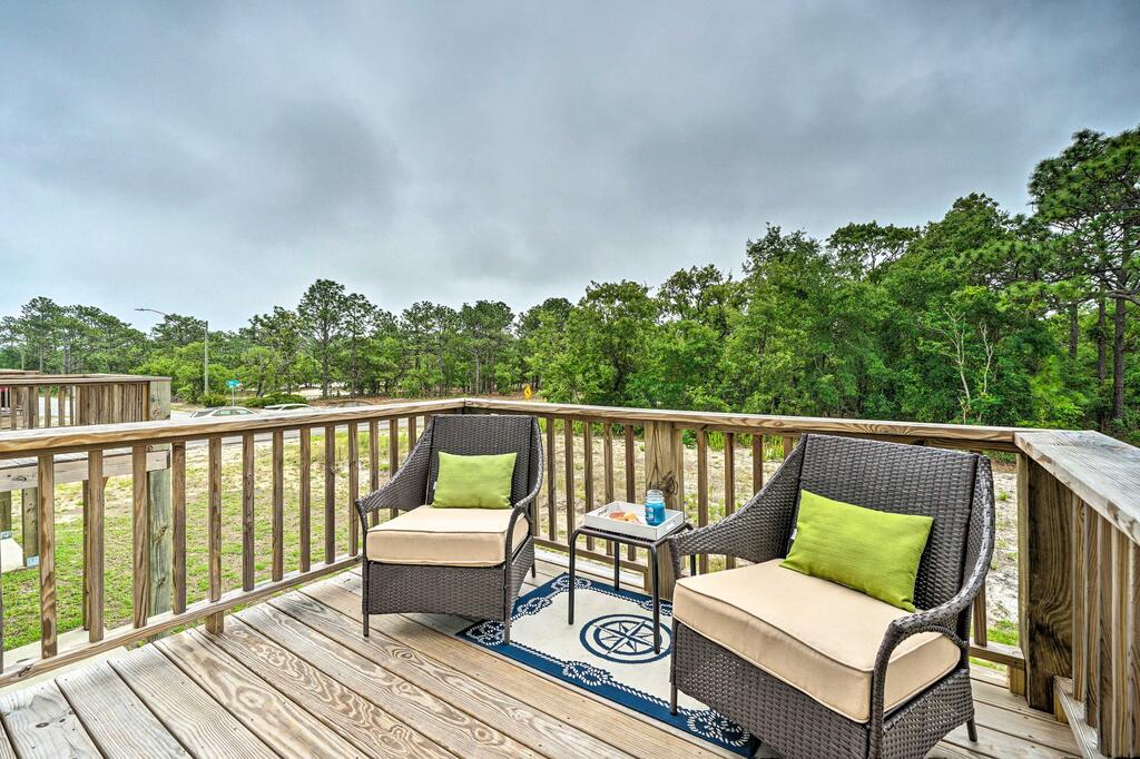 Modern Coastal Condo W/Patio: 1 Mi To Beaches - thumb 2