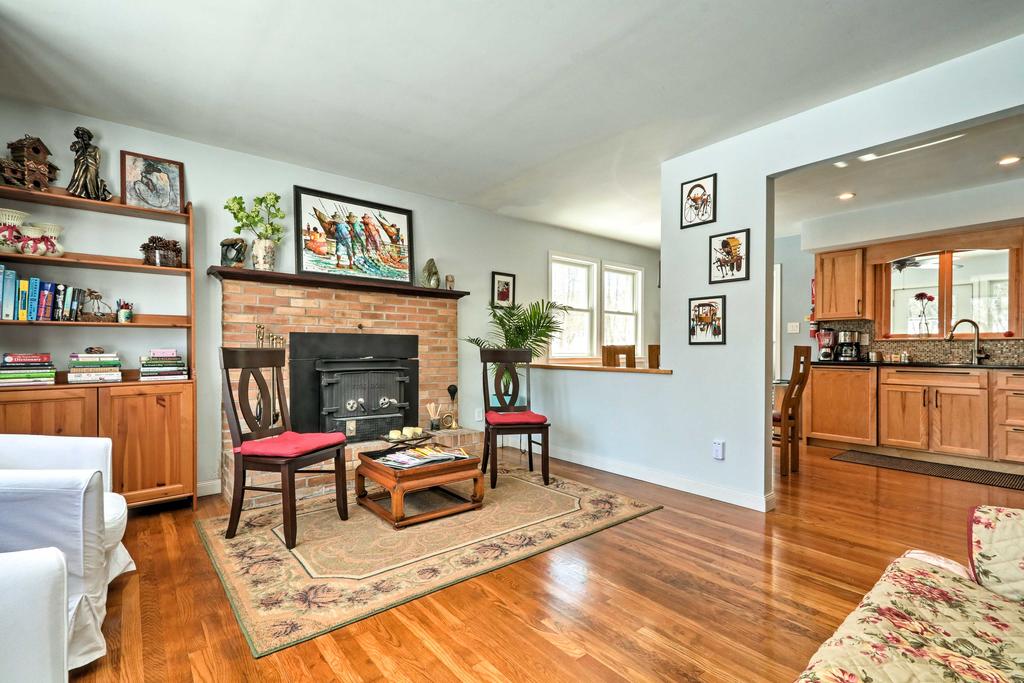 Modern Corner Lot Home Mins To Pocono Attractions! - thumb 3