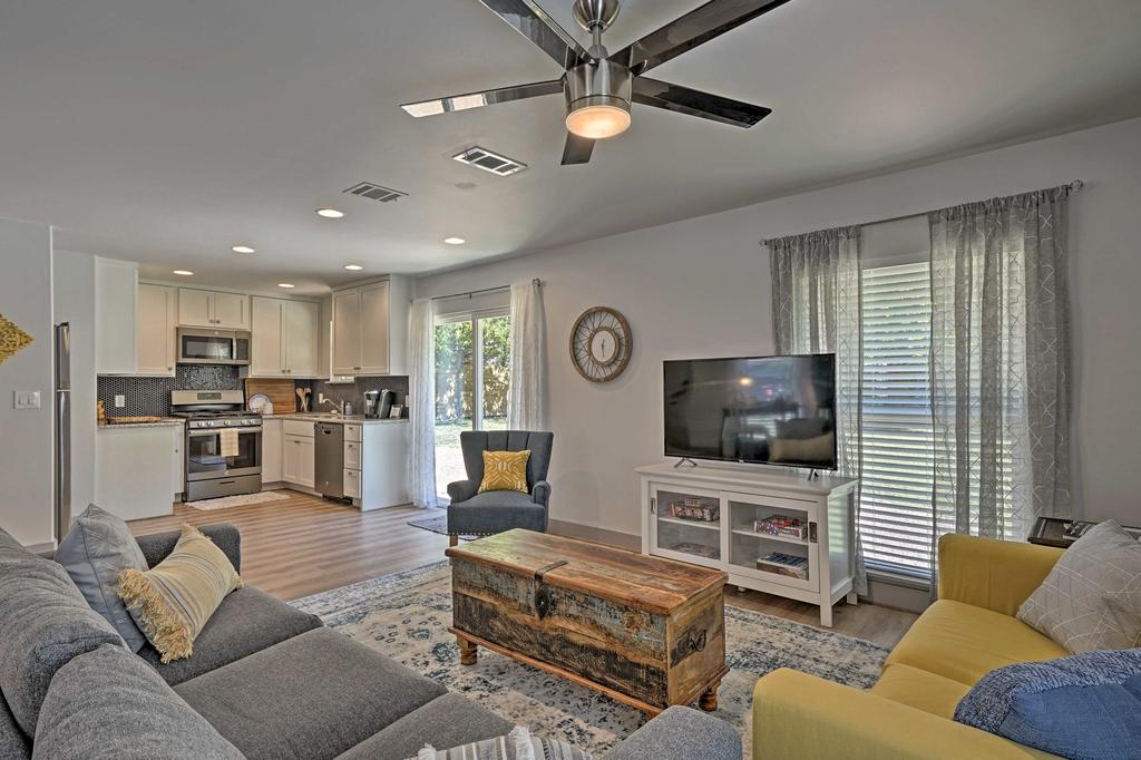 Modern Georgetown Home - Near The Square! - thumb 3