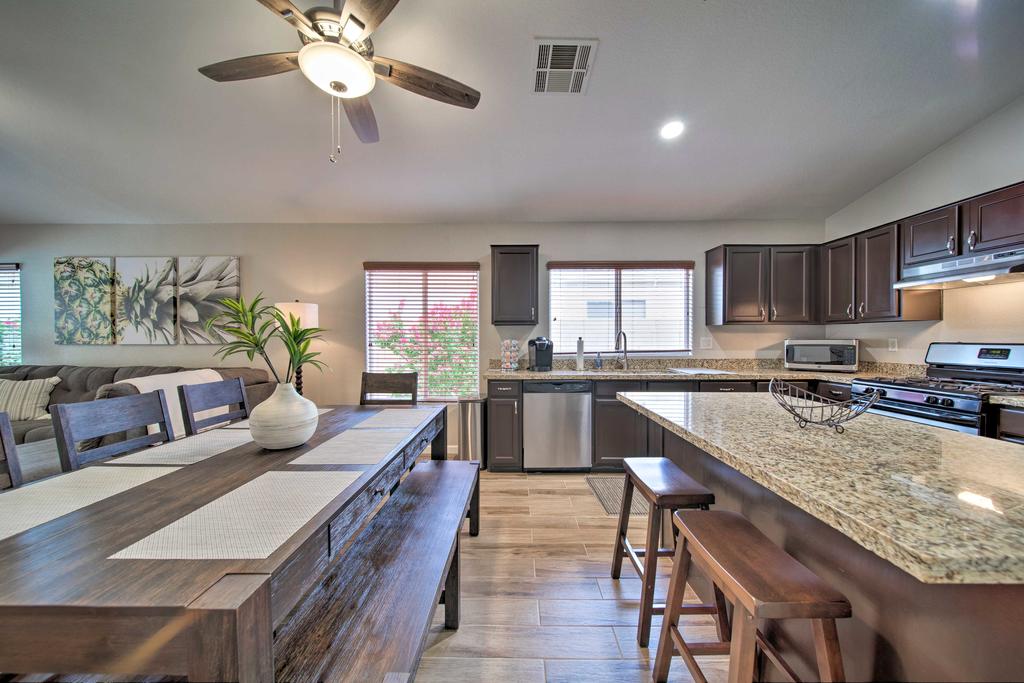 Modern Getaway With Patio - 14 Mi To Lake Pleasant! - thumb 3