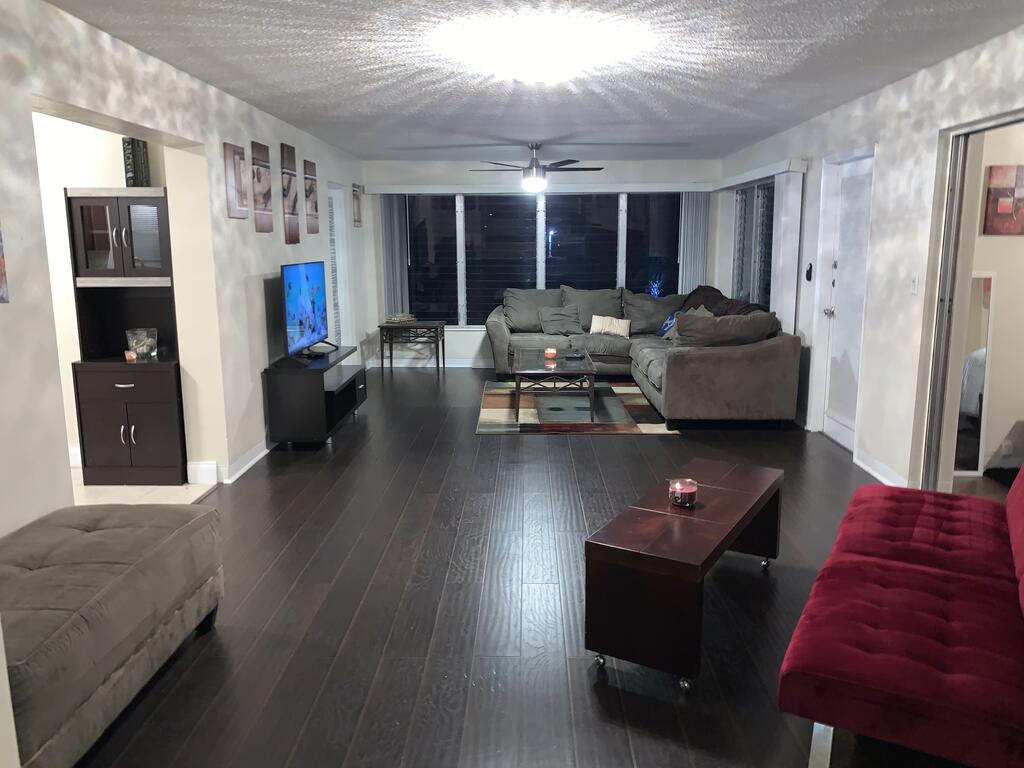 Modern Home On The Water With Private Pool - thumb 1