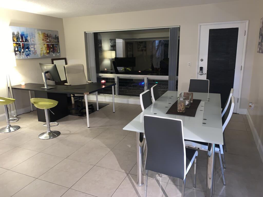 Modern Home On The Water With Private Pool - thumb 0