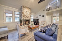 Modern Home with Pool  Hot Tub Walk to Beach USA Accommodation