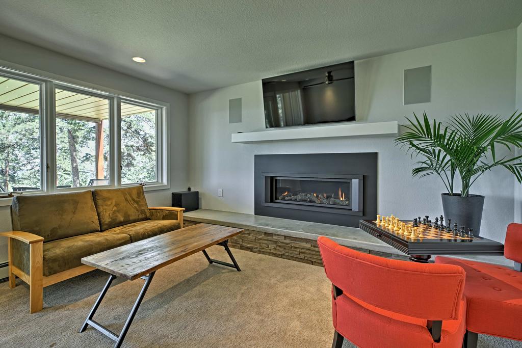 Modern Morrison House With Deck And 2 Fireplaces! - thumb 2