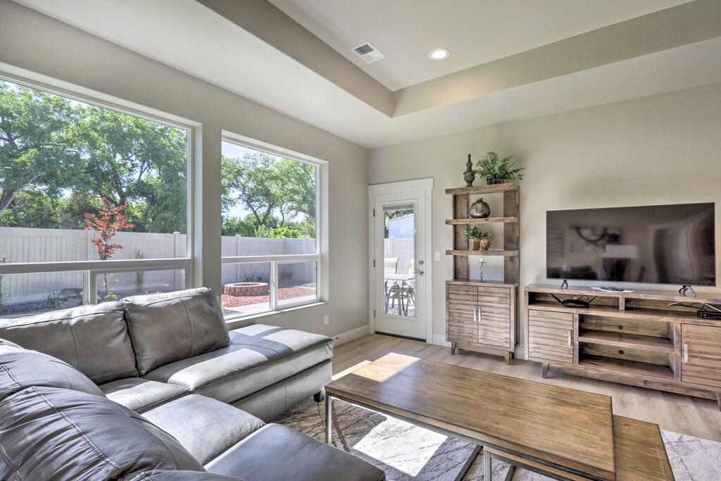 Modern Mountain Home With Fire Pit And Office! - thumb 0