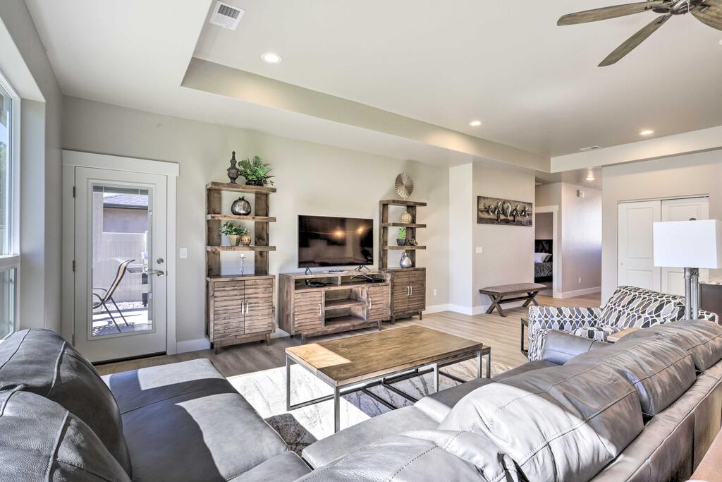 Modern Mountain Home With Fire Pit And Office! - thumb 3