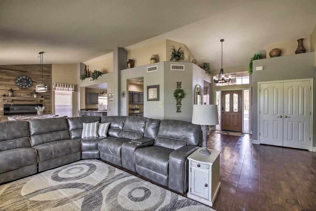 Modern Palo Verde Country Club Home With Patio! - thumb 3