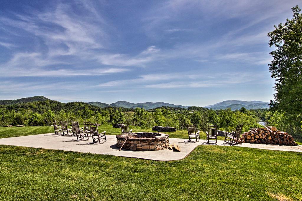 Modern Resort Condo Less Than 6 Miles To Smoky Mtn Trails! - thumb 1