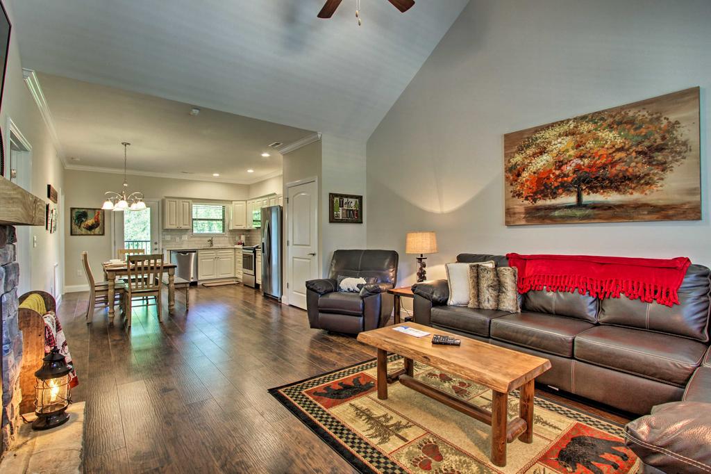 Modern Resort Condo Less Than 6 Miles To Smoky Mtn Trails! - thumb 3