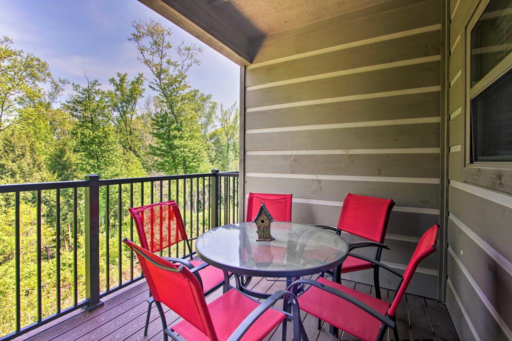 Modern Resort Condo Less Than 6 Miles To Smoky Mtn Trails! - thumb 0