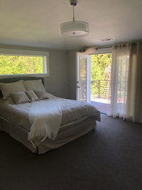 Modern new and close to lake USA Accommodation