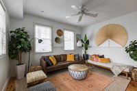 Modernized 4 bedroom 4 bath Stand Alone House 6 beds Tourism Bookings