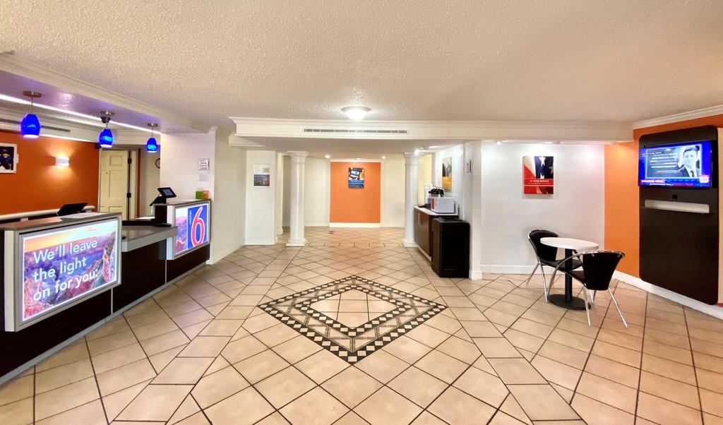 Motel 6-Beaumont, TX - thumb 2