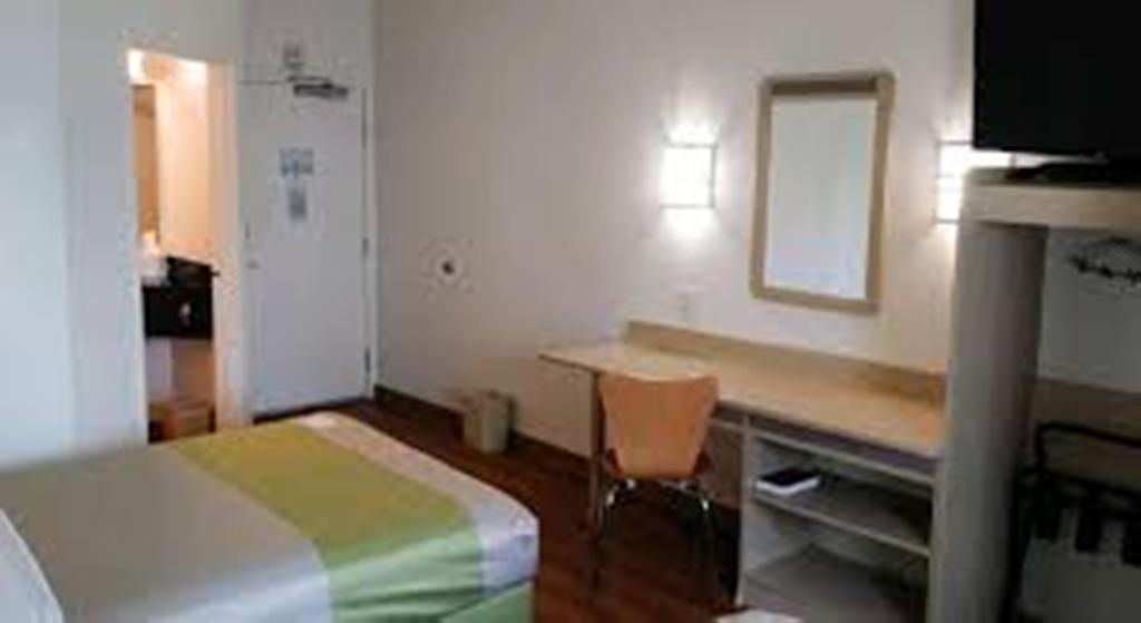 Motel 6-Brownsville, TX North - thumb 3