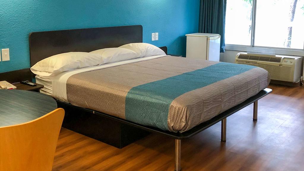 Motel 6-Daytona Beach, FL - Speedway - thumb 3