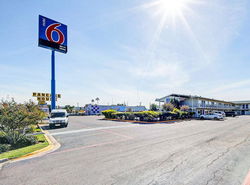 Motel 6-Laredo, TX - South
