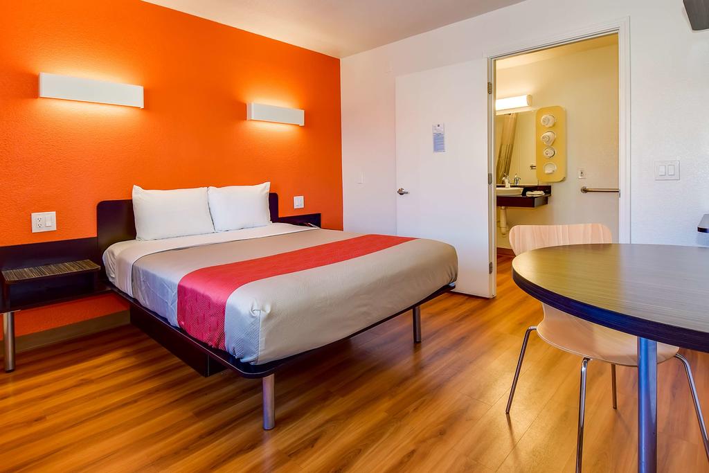 Motel 6-Riverside, CA - South - thumb 3