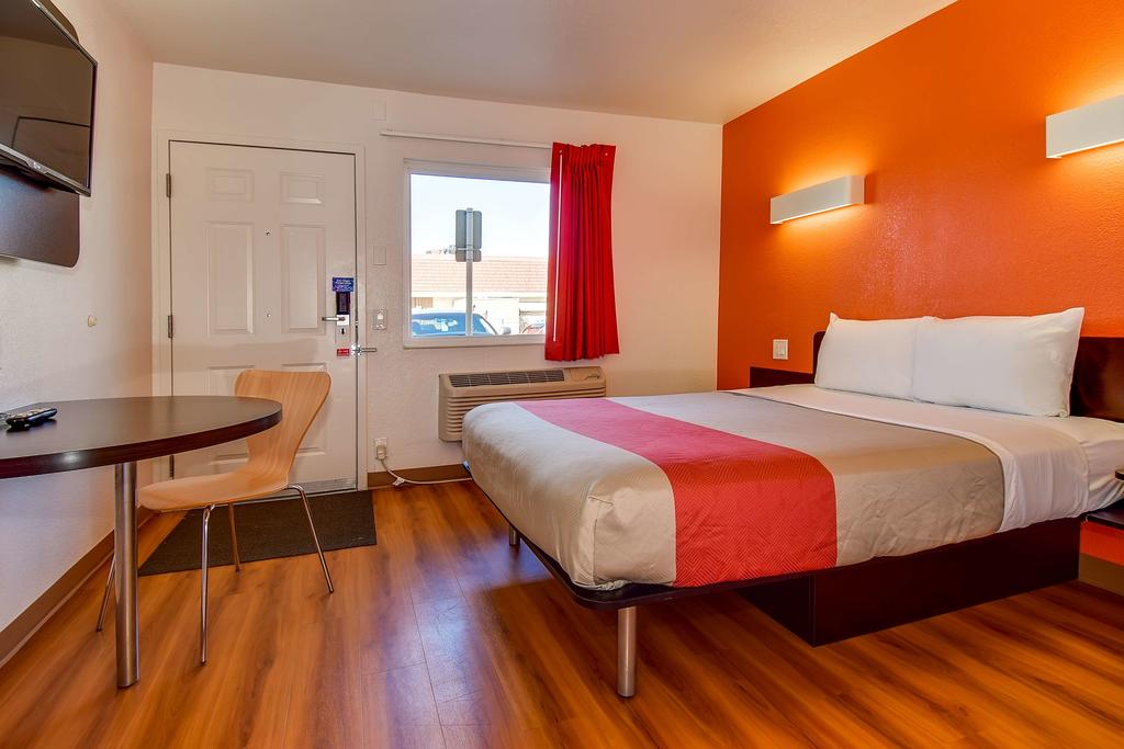 Motel 6-Riverside, CA - South - thumb 1