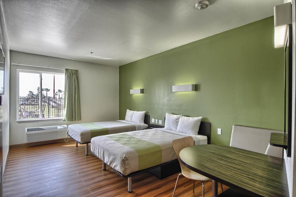 Motel 6-Weslaco, TX - thumb 1