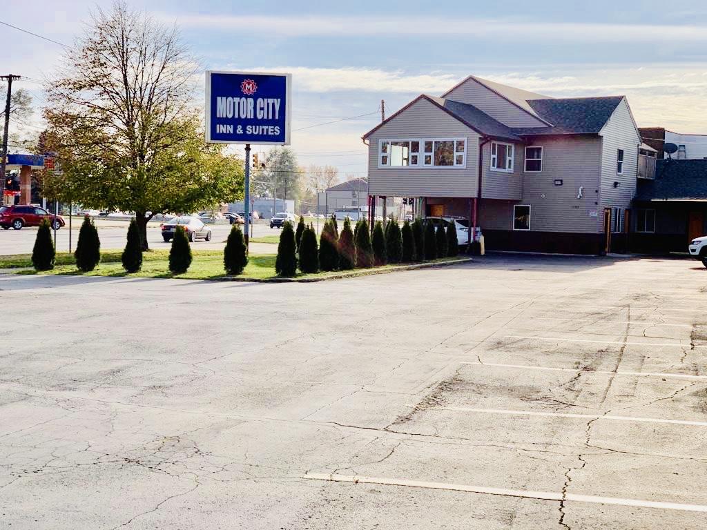 Motorcity Inn & Suites - thumb 0