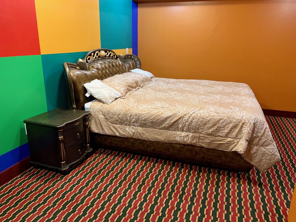 Motorcity Inn & Suites - thumb 1