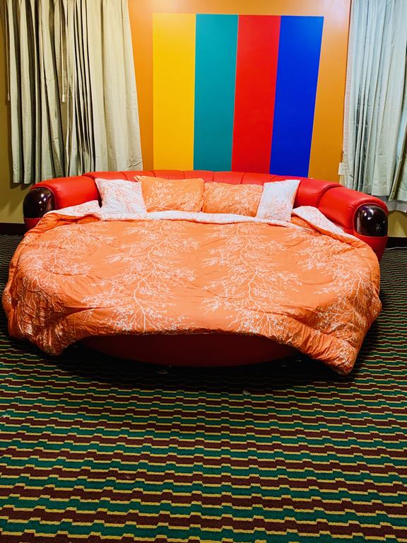 Motorcity Inn & Suites - thumb 3