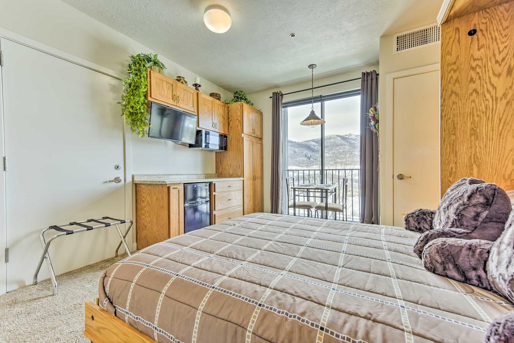 Mountain-View Park City Area Studio With Resort Perks - thumb 3