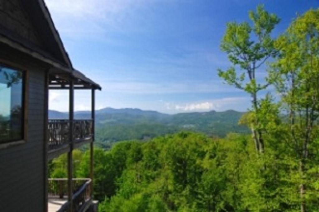 Multi-Million Dollar Designer Mountain Estate - thumb 2