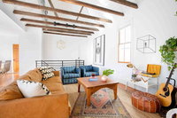 Must See - Luxurious  Rustic - 1block from King Tourism Bookings